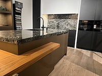 Combinatie van kavels 1 t/m 8 (das showroomkeuken met miele apparatuur) - afbeelding 12 van  40