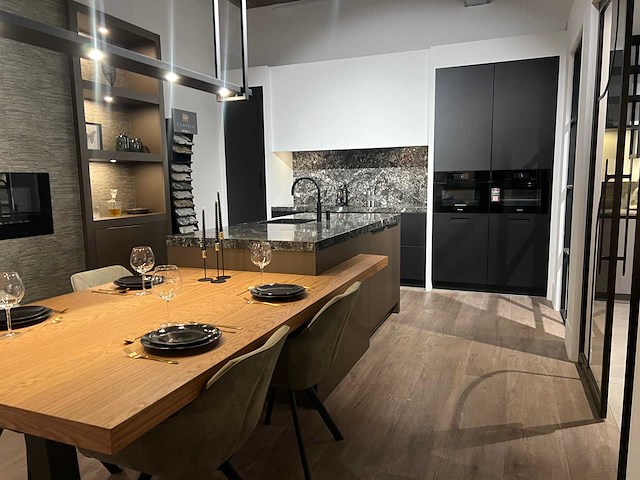 Combinatie van kavels 1 t/m 8 (das showroomkeuken met miele apparatuur) - afbeelding 26 van  40