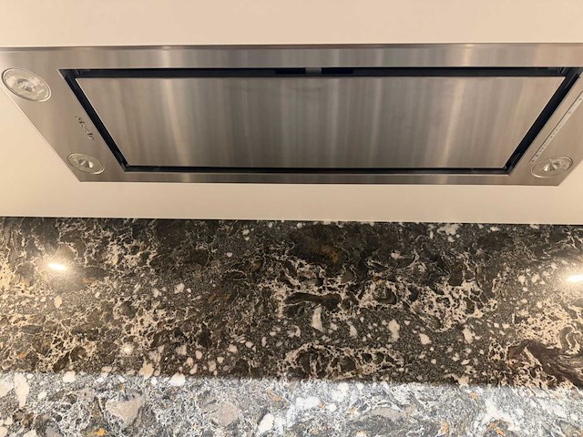 Combinatie van kavels 1 t/m 8 (das showroomkeuken met miele apparatuur) - afbeelding 35 van  40