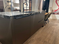 Combinatie van kavels 1 t/m 8 (das showroomkeuken met miele apparatuur) - afbeelding 36 van  40