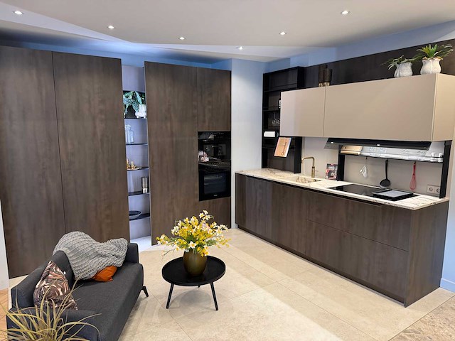 Combinatie van kavels 1 t/m 8 (dibiesse showroomkeuken met miele apparatuur) - afbeelding 1 van  54