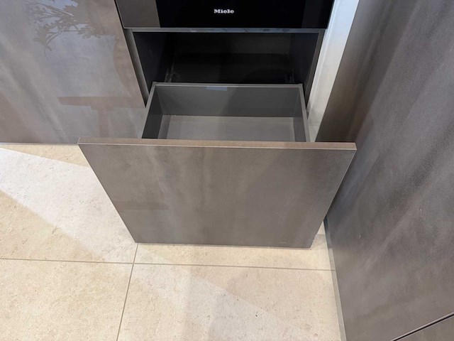 Combinatie van kavels 1 t/m 8 (dibiesse showroomkeuken met miele apparatuur) - afbeelding 14 van  54