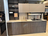 Combinatie van kavels 1 t/m 8 (dibiesse showroomkeuken met miele apparatuur) - afbeelding 16 van  54