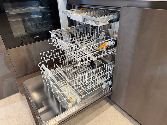 Combinatie van kavels 1 t/m 8 (dibiesse showroomkeuken met miele apparatuur) - afbeelding 19 van  54