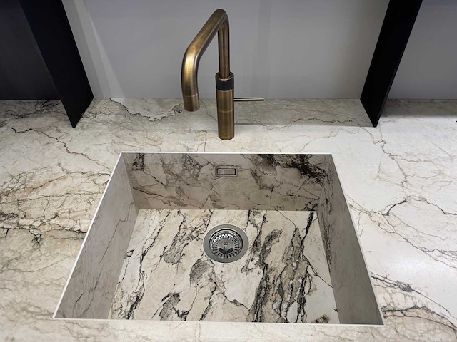 Combinatie van kavels 1 t/m 8 (dibiesse showroomkeuken met miele apparatuur) - afbeelding 21 van  54