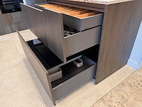 Combinatie van kavels 1 t/m 8 (dibiesse showroomkeuken met miele apparatuur) - afbeelding 30 van  54