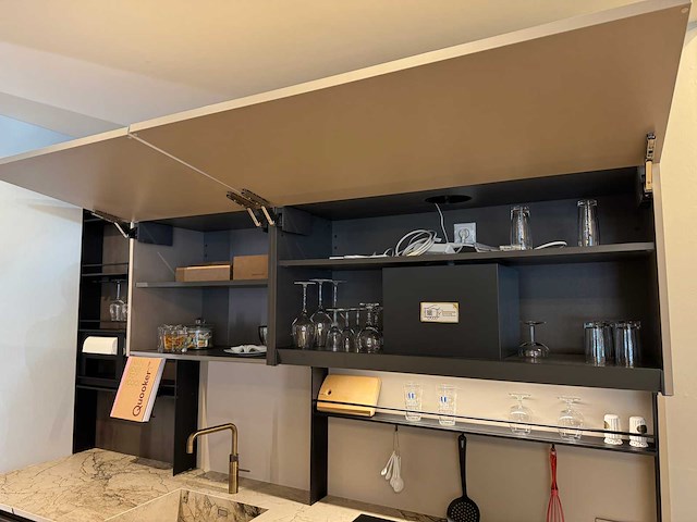 Combinatie van kavels 1 t/m 8 (dibiesse showroomkeuken met miele apparatuur) - afbeelding 36 van  54