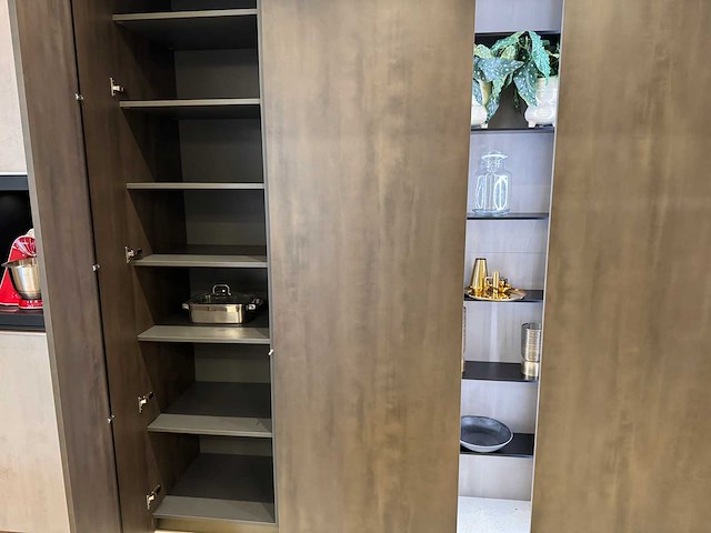 Combinatie van kavels 1 t/m 8 (dibiesse showroomkeuken met miele apparatuur) - afbeelding 34 van  54