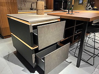 Combinatie van kavels 1 t/m 8 (pronorm i-luminate showroomkeuken met siemens studioline apparatuur) - afbeelding 4 van  4
