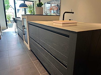 Combinatie van kavels 1 t/m 9 (eilandkeuken met eethoek, kastenwand en apparatuur) - afbeelding 5 van  52