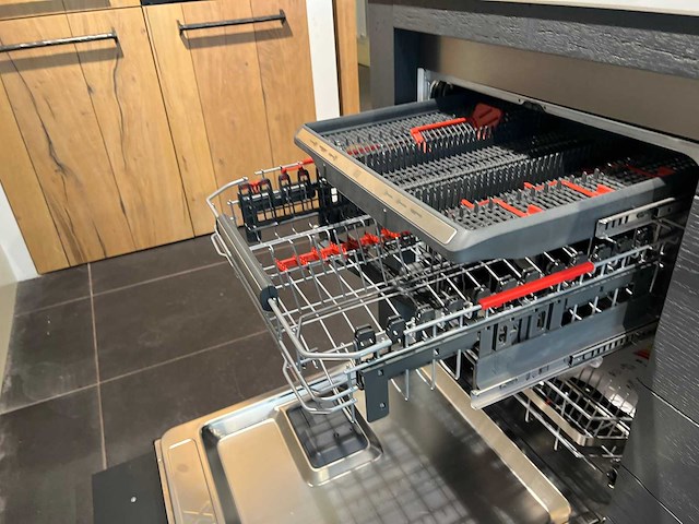 Combinatie van kavels 1 t/m 9 (eilandkeuken met eethoek, kastenwand en apparatuur) - afbeelding 10 van  52