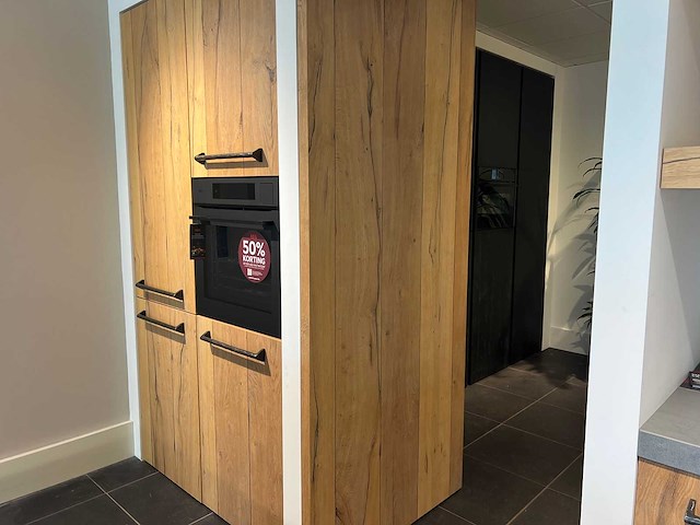 Combinatie van kavels 1 t/m 9 (eilandkeuken met eethoek, kastenwand en apparatuur) - afbeelding 43 van  52