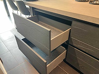 Combinatie van kavels 1 t/m 9 (eilandkeuken met eethoek, kastenwand en apparatuur) - afbeelding 34 van  52