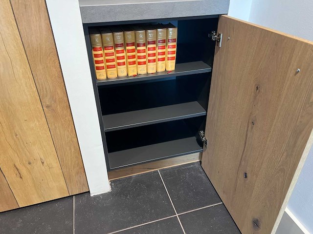Combinatie van kavels 1 t/m 9 (eilandkeuken met eethoek, kastenwand en apparatuur) - afbeelding 45 van  52