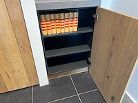Combinatie van kavels 1 t/m 9 (eilandkeuken met eethoek, kastenwand en apparatuur) - afbeelding 45 van  52