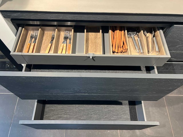 Combinatie van kavels 1 t/m 9 (eilandkeuken met eethoek, kastenwand en apparatuur) - afbeelding 52 van  52