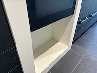 Combinatie van kavels 1 t/m 9 (eilandkeuken met eethoek, kastenwand en apparatuur) - afbeelding 19 van  47