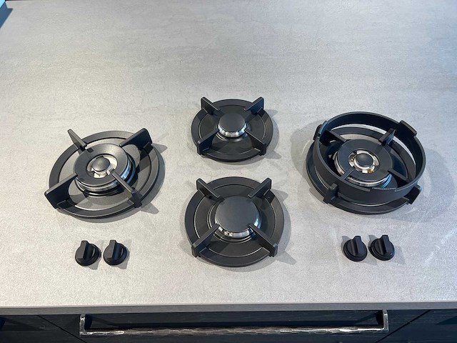 Combinatie van kavels 1 t/m 9 (eilandkeuken met eethoek, kastenwand en apparatuur) - afbeelding 25 van  47