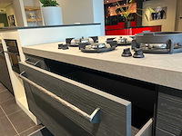 Combinatie van kavels 1 t/m 9 (eilandkeuken met eethoek, kastenwand en apparatuur) - afbeelding 28 van  47