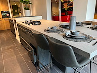 Combinatie van kavels 1 t/m 9 (eilandkeuken met eethoek, kastenwand en apparatuur) - afbeelding 30 van  47