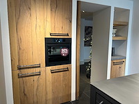 Combinatie van kavels 1 t/m 9 (eilandkeuken met eethoek, kastenwand en apparatuur) - afbeelding 31 van  47