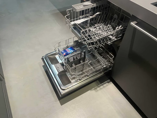 Combinatie van kavels 1 t/m 9 (schmidt showroomkeuken met hoogwaardige merk apparatuur) - afbeelding 38 van  62