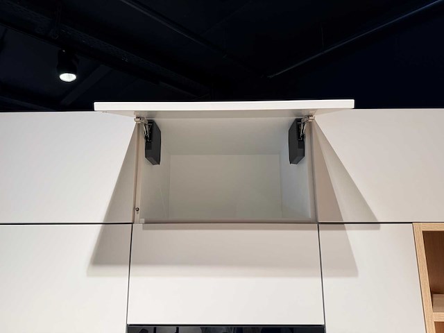 Combinatie van kavels 1 t/m 9 (schüller beurskeuken met gaggenau wijnklimaatkast en bosch apparatuur) - afbeelding 11 van  84