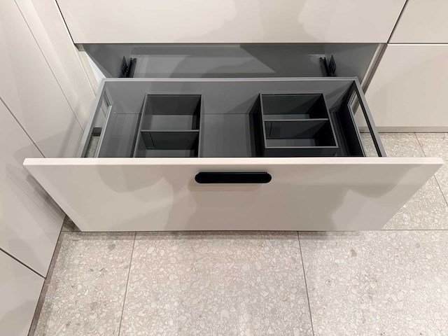 Combinatie van kavels 1 t/m 9 (schüller beurskeuken met gaggenau wijnklimaatkast en bosch apparatuur) - afbeelding 22 van  84