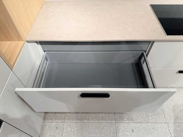 Combinatie van kavels 1 t/m 9 (schüller beurskeuken met gaggenau wijnklimaatkast en bosch apparatuur) - afbeelding 24 van  84