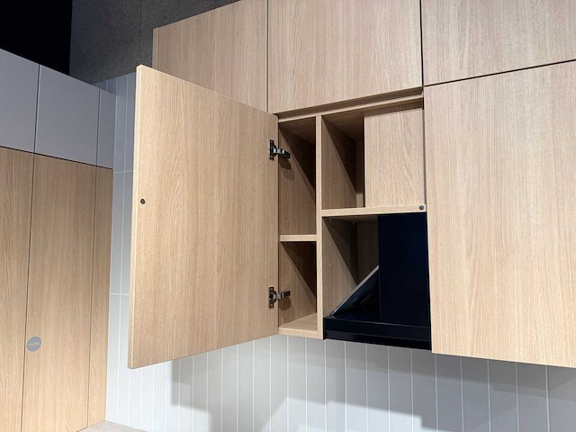 Combinatie van kavels 1 t/m 9 (schüller beurskeuken met gaggenau wijnklimaatkast en bosch apparatuur) - afbeelding 36 van  84