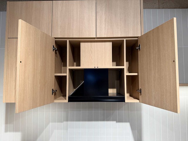 Combinatie van kavels 1 t/m 9 (schüller beurskeuken met gaggenau wijnklimaatkast en bosch apparatuur) - afbeelding 37 van  84