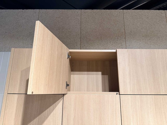 Combinatie van kavels 1 t/m 9 (schüller beurskeuken met gaggenau wijnklimaatkast en bosch apparatuur) - afbeelding 42 van  84