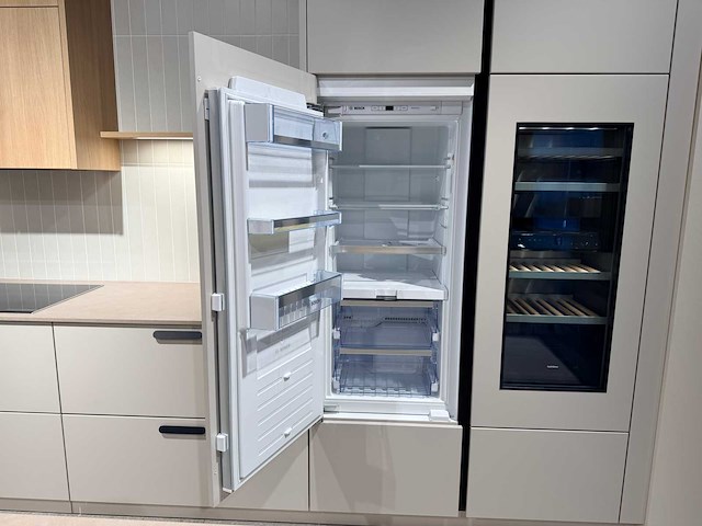 Combinatie van kavels 1 t/m 9 (schüller beurskeuken met gaggenau wijnklimaatkast en bosch apparatuur) - afbeelding 47 van  84