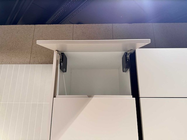 Combinatie van kavels 1 t/m 9 (schüller beurskeuken met gaggenau wijnklimaatkast en bosch apparatuur) - afbeelding 50 van  84