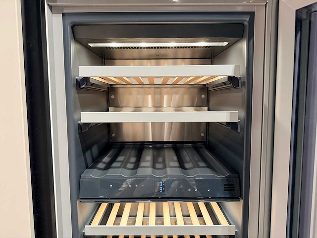 Combinatie van kavels 1 t/m 9 (schüller beurskeuken met gaggenau wijnklimaatkast en bosch apparatuur) - afbeelding 54 van  84