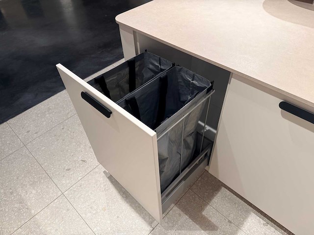Combinatie van kavels 1 t/m 9 (schüller beurskeuken met gaggenau wijnklimaatkast en bosch apparatuur) - afbeelding 61 van  84