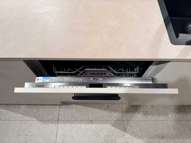 Combinatie van kavels 1 t/m 9 (schüller beurskeuken met gaggenau wijnklimaatkast en bosch apparatuur) - afbeelding 63 van  84