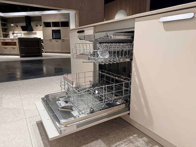 Combinatie van kavels 1 t/m 9 (schüller beurskeuken met gaggenau wijnklimaatkast en bosch apparatuur) - afbeelding 65 van  84