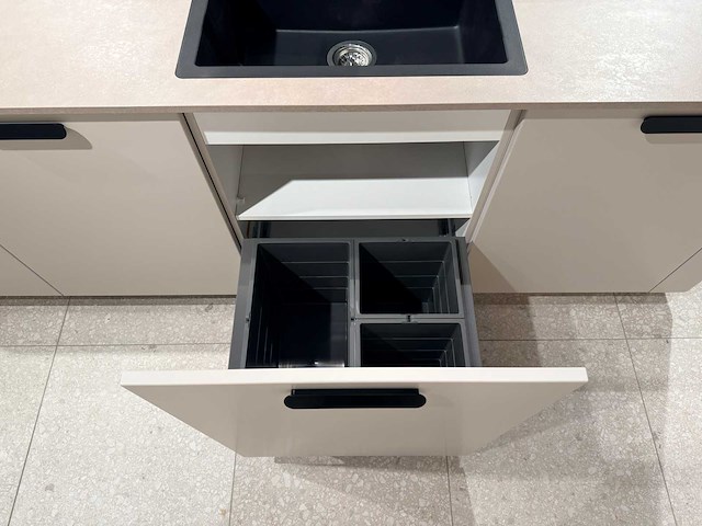 Combinatie van kavels 1 t/m 9 (schüller beurskeuken met gaggenau wijnklimaatkast en bosch apparatuur) - afbeelding 67 van  84