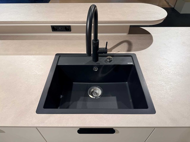 Combinatie van kavels 1 t/m 9 (schüller beurskeuken met gaggenau wijnklimaatkast en bosch apparatuur) - afbeelding 69 van  84