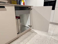 Combinatie van kavels 1 t/m 9 (schüller beurskeuken met gaggenau wijnklimaatkast en bosch apparatuur) - afbeelding 74 van  84