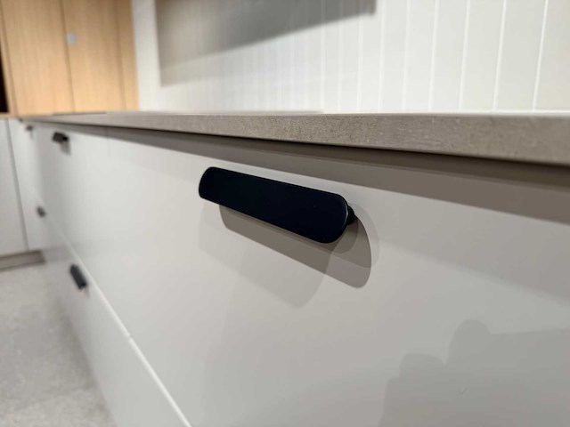 Combinatie van kavels 1 t/m 9 (schüller beurskeuken met gaggenau wijnklimaatkast en bosch apparatuur) - afbeelding 83 van  84