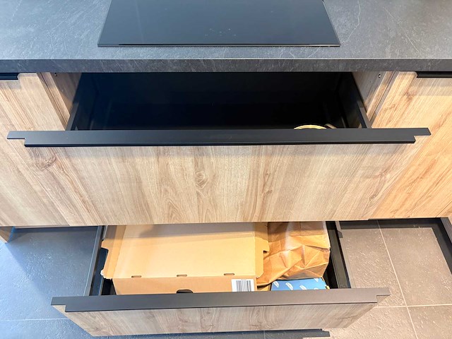 Combinatie van kavels 10 t/m 13 (schmidt showroomkeuken met pelgrim apparatuur) - afbeelding 14 van  19