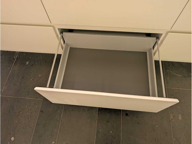 Combinatie van kavels 10 t/m 19 (showroomkeuken met hoogwaardige apparatuur) - afbeelding 5 van  58