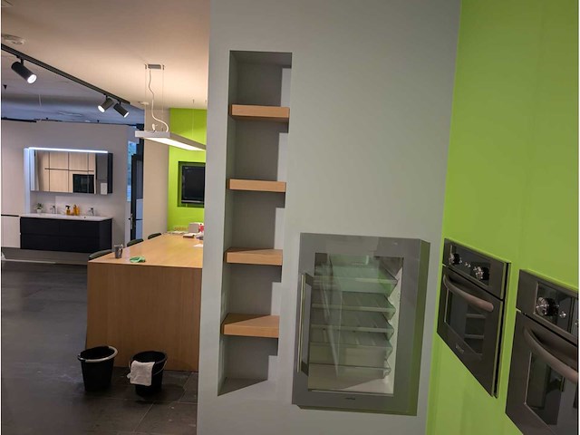 Combinatie van kavels 10 t/m 19 (showroomkeuken met hoogwaardige apparatuur) - afbeelding 7 van  58