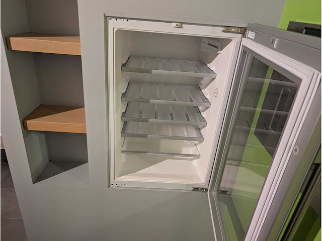 Combinatie van kavels 10 t/m 19 (showroomkeuken met hoogwaardige apparatuur) - afbeelding 9 van  58