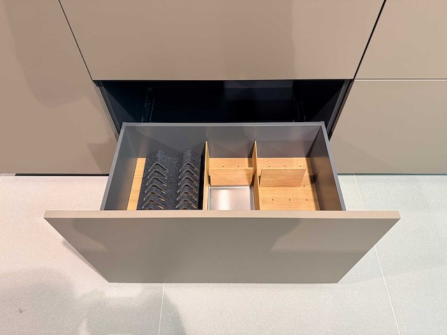 Combinatie van kavels 19 t/m 23 (next125 beurskeuken met v-zug apparatuur) - afbeelding 9 van  45