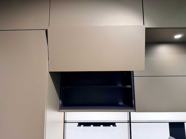 Combinatie van kavels 19 t/m 23 (next125 beurskeuken met v-zug apparatuur) - afbeelding 13 van  45