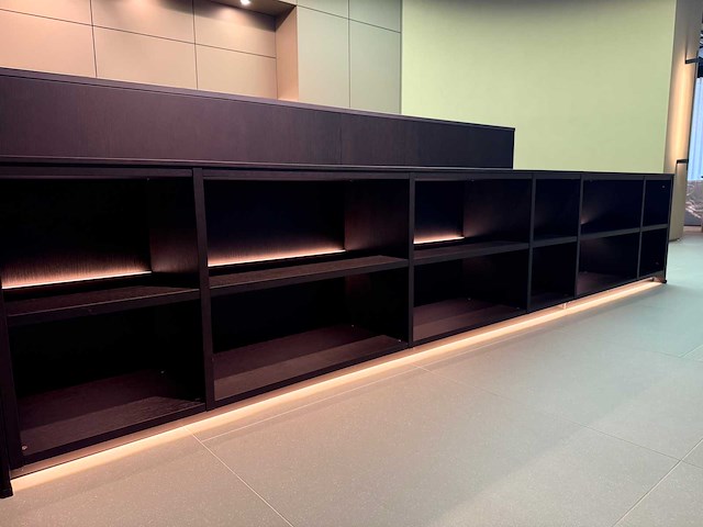 Combinatie van kavels 19 t/m 23 (next125 beurskeuken met v-zug apparatuur) - afbeelding 42 van  45