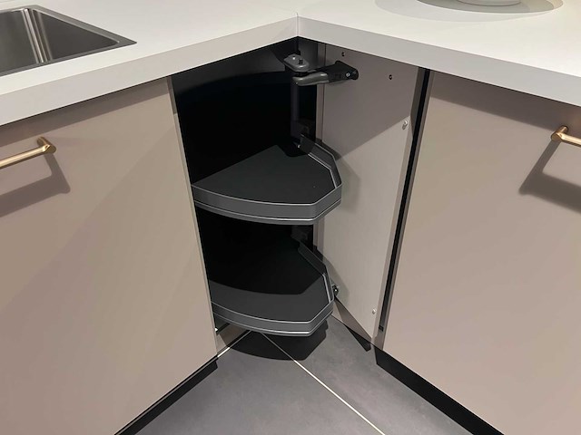 Combinatie van kavels 19 t/m 28 (pronorm beurskeuken met gaggenau apparatuur) - afbeelding 7 van  66